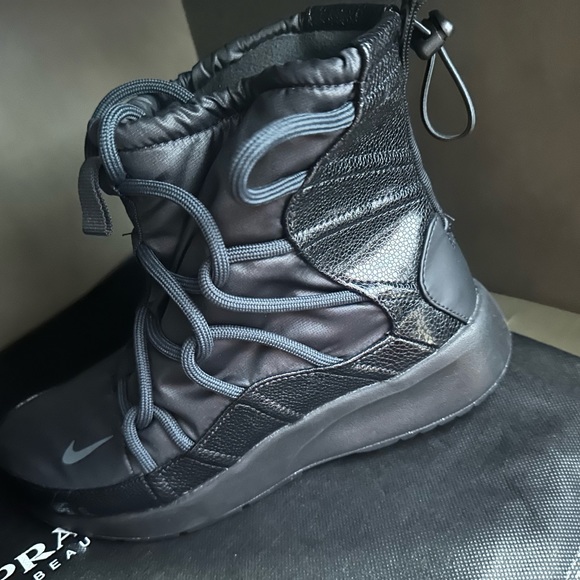 Nike tanjun high rise boots - Picture 3 of 6